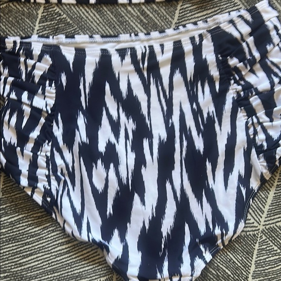 Anne Cole Dark blue and White Patterned Swim Bra - Picture 5 of 15